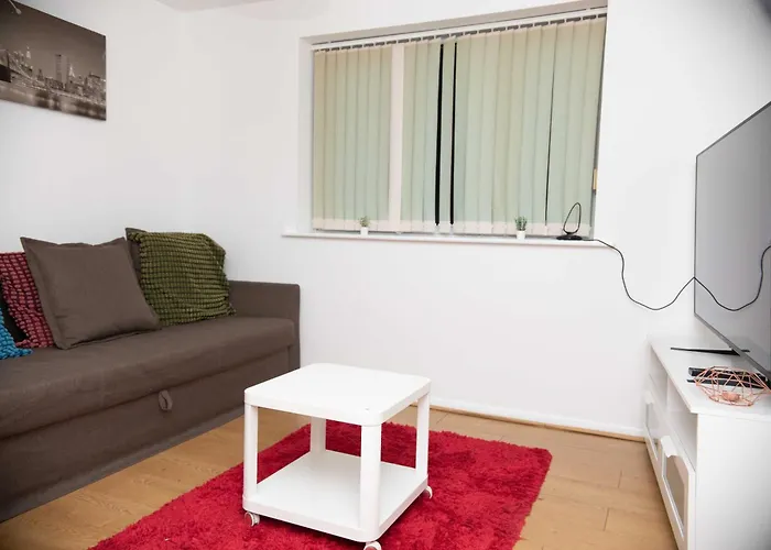 Emerald Apartments A Star Proximity